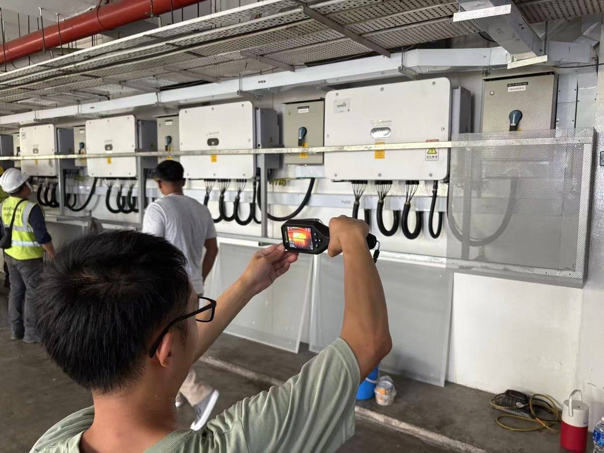 Inverter and DC distribution equipment checked with a thermal camera